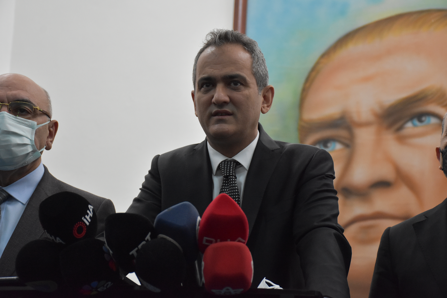 Bakan �zer: Mesleki e�itimde bir paradigma de�i�imi ya�an�yor