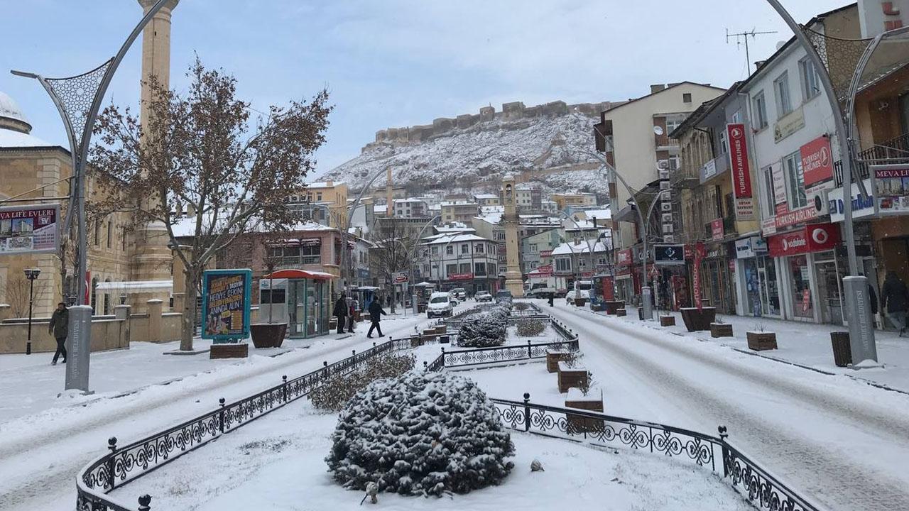 Bayburt'ta e�itime bir g�n ara