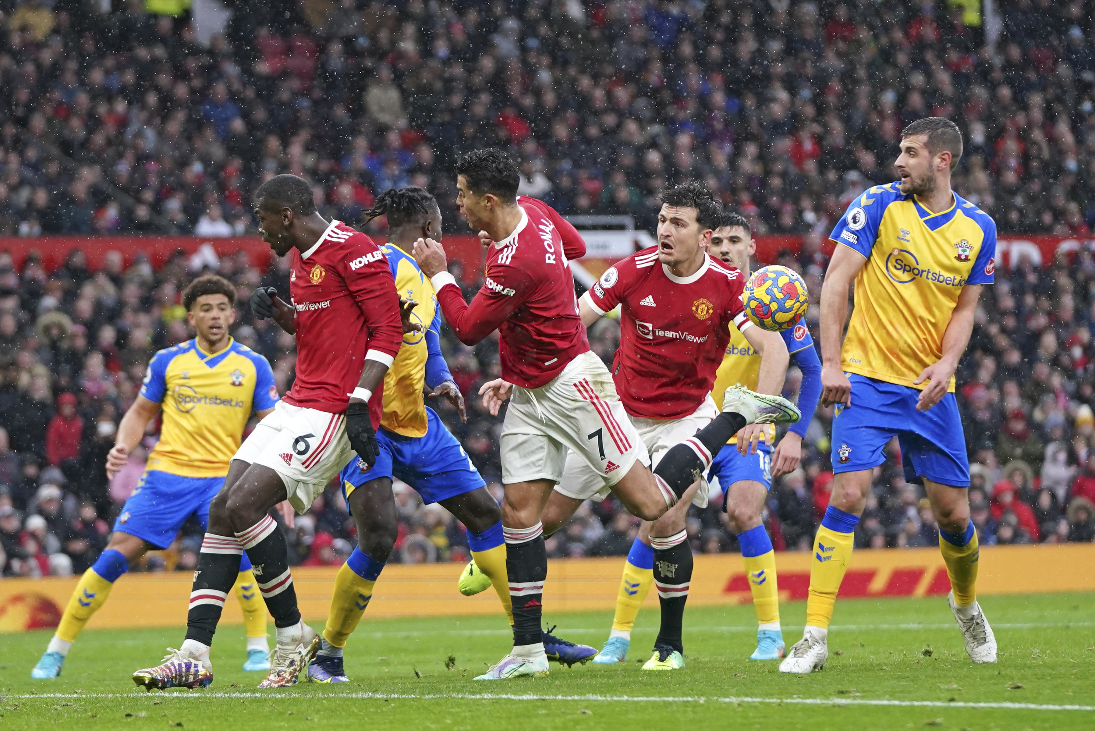 Manchester United evinde Southampton'a tak�ld�