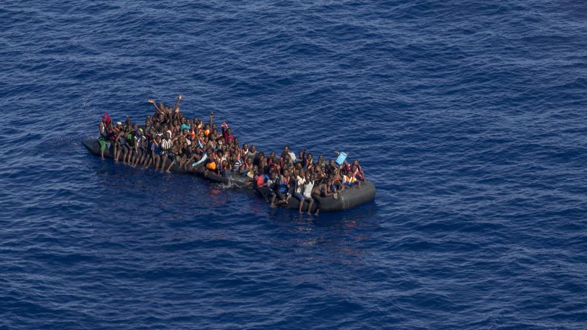 Akdeniz'de hafta sonu 228 dzensiz gmen kurtarld