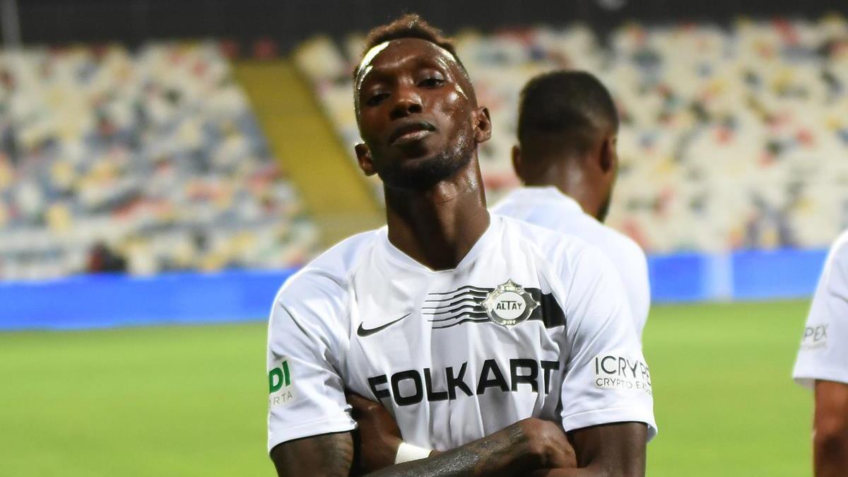 Altay'da Karamoko Bamba yedek kulbesinden kamyor!
