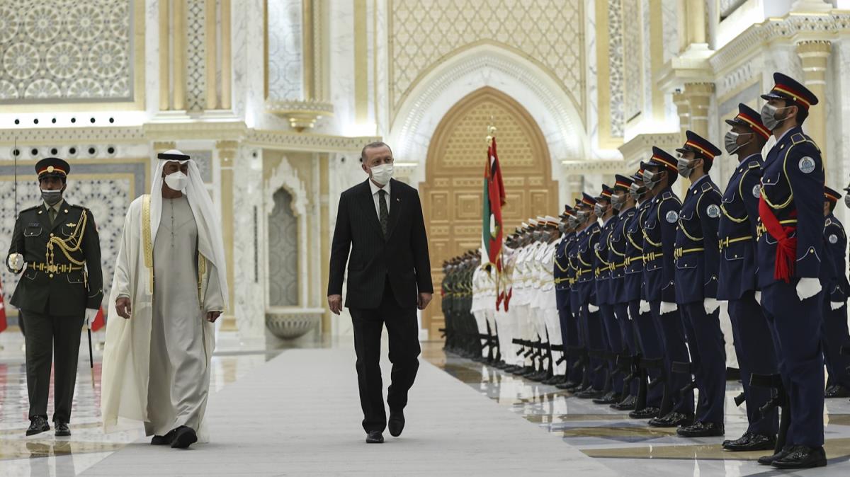 Cumhurbakan Erdoan, Birleik Arap Emirlikleri'nde resmi trenle karland
