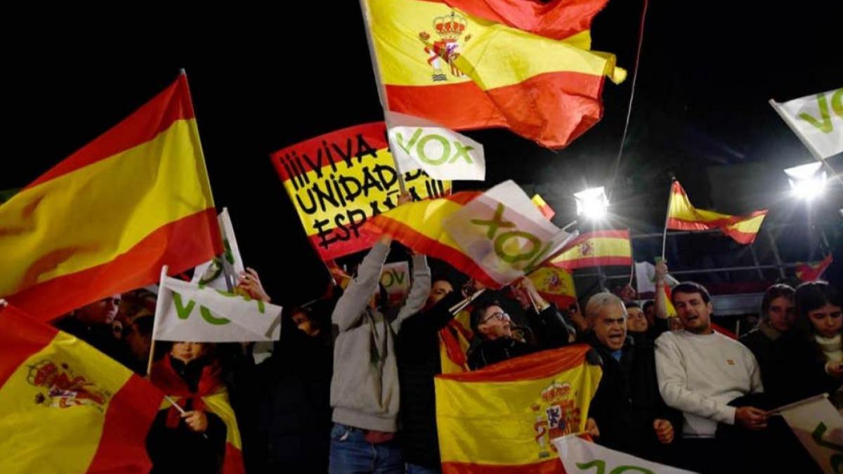 spanya'da ar sa grl Vox Partisi oylarn ykseltiyor 