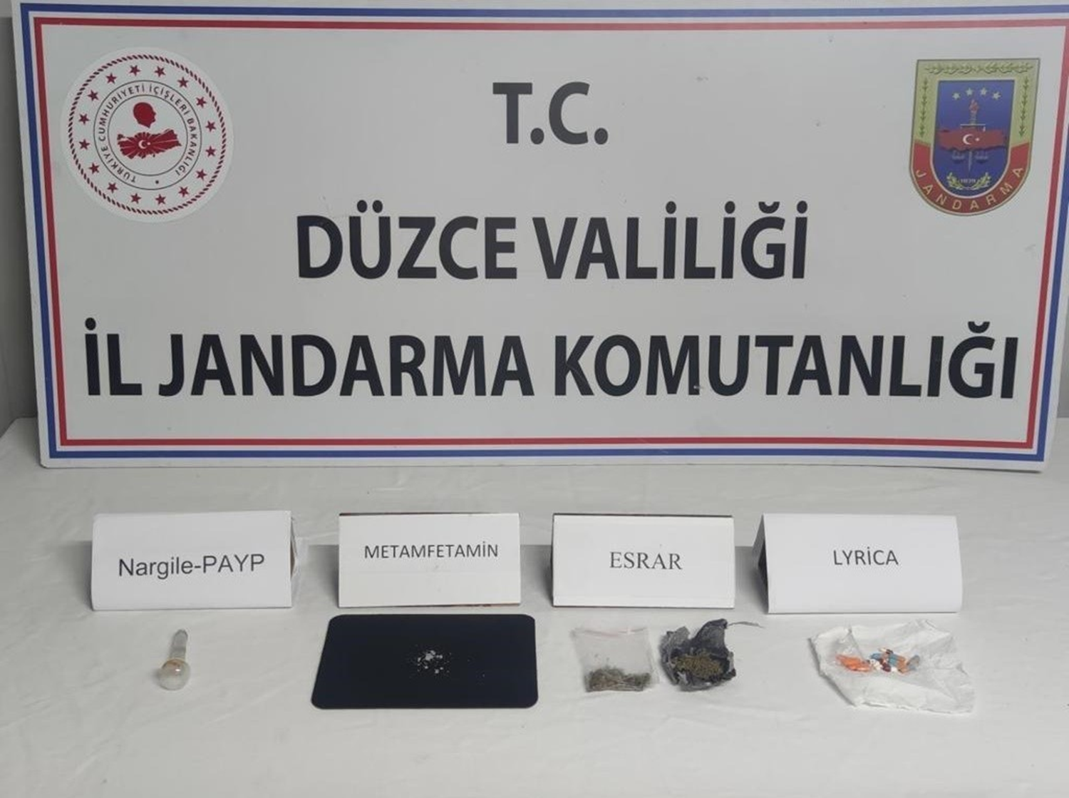Jandarma ��phe �zerine durdurdu: �zerinden uyu�turucu ��kt�