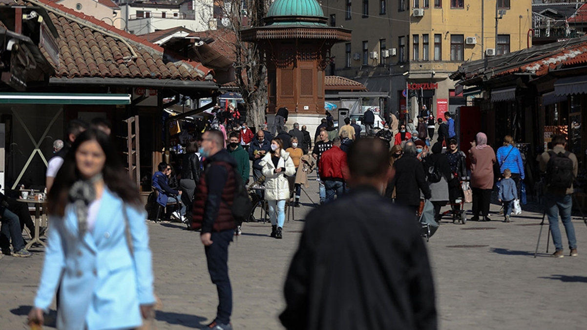 Balkanlar'da Kovid-19 vaka say�lar� d���yor