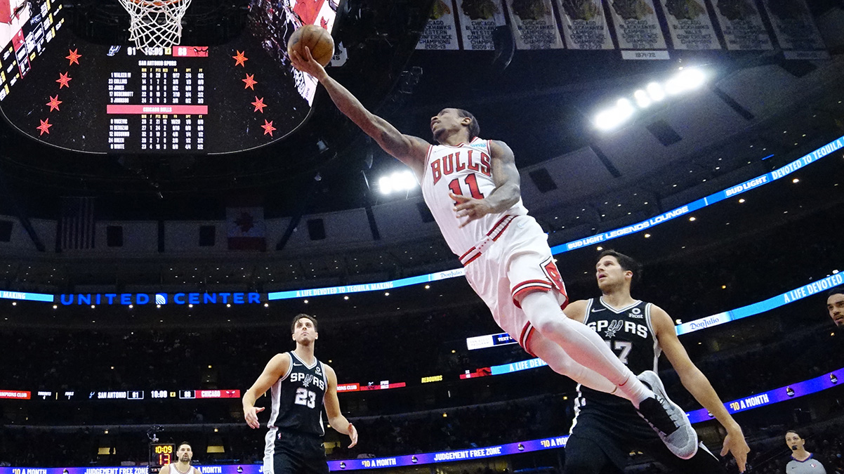 DeMar DeRozan, San Antonio'yu tek ba��na y�kt�