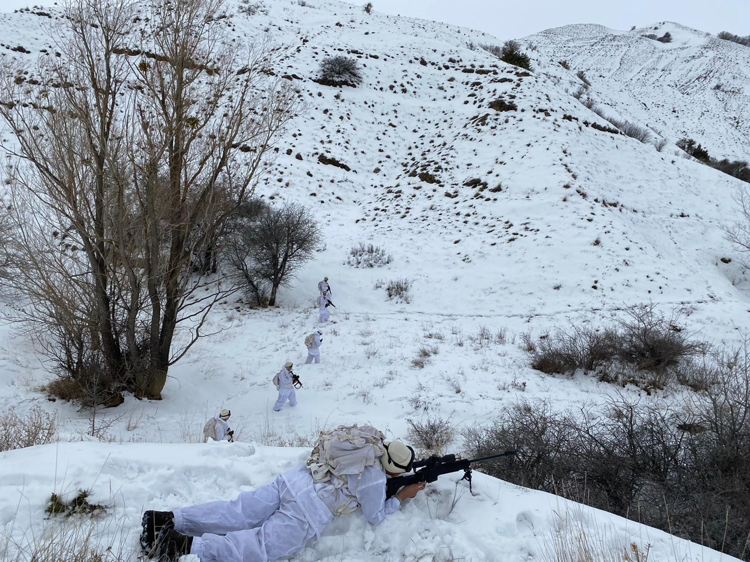 Karla kapl� arazide komando e�itimi