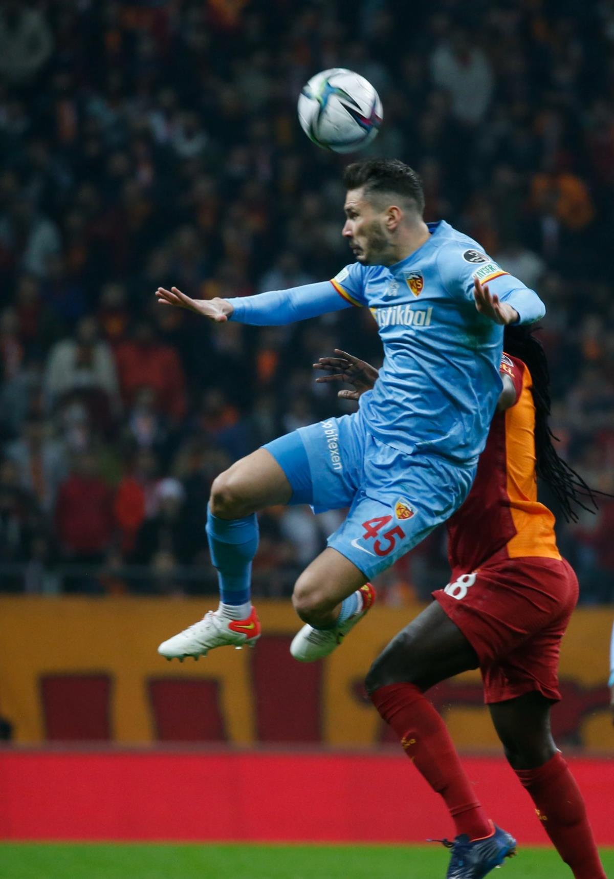 Kayserispor'un yeni stoperi Mert �etin'den etkili performans