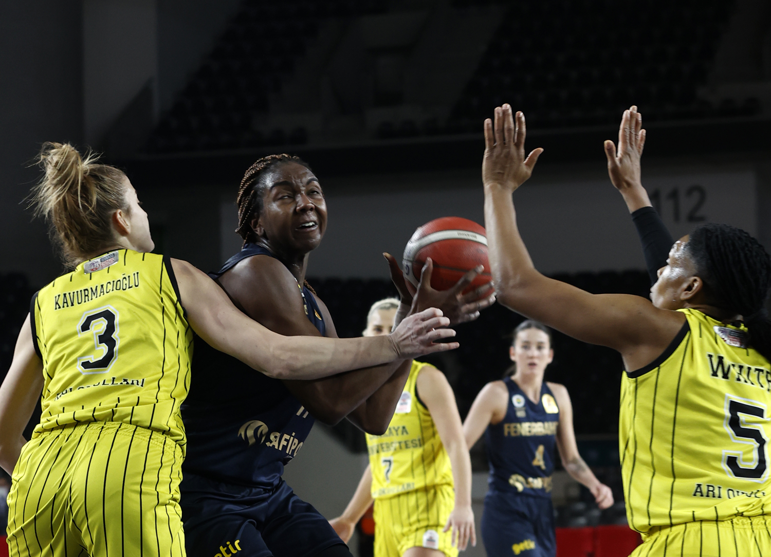 Fenerbah�e'den �ankaya �niversitesi'ne 40 say� fark