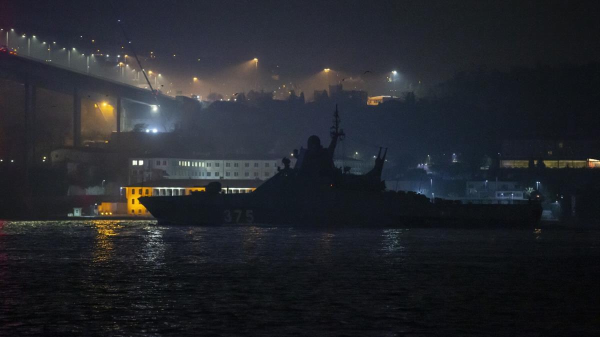 Rus askeri gemisi stanbul Boaz'ndan geti