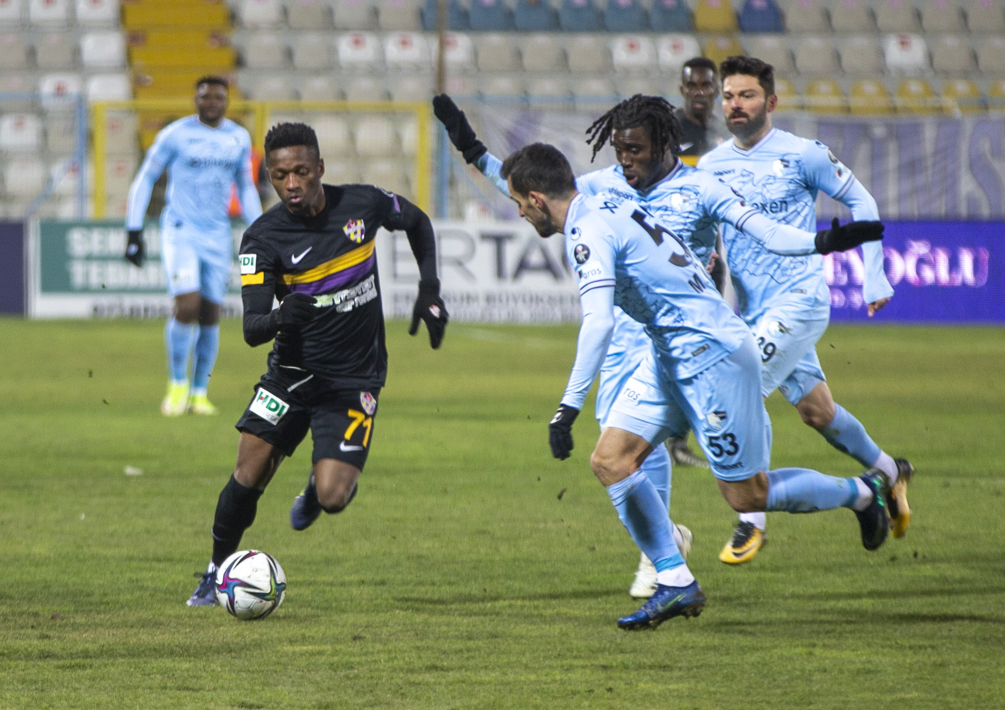 B�y�k�ehir Belediye Erzurumspor evinde Ey�pspor ile yeni�emedi