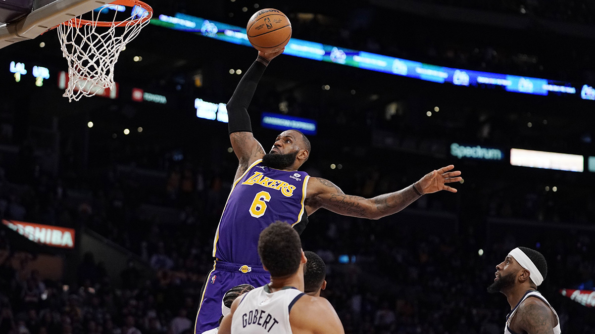 Los Angeles Lakers kazand�, LeBron James kul�p tarihine ge�ti