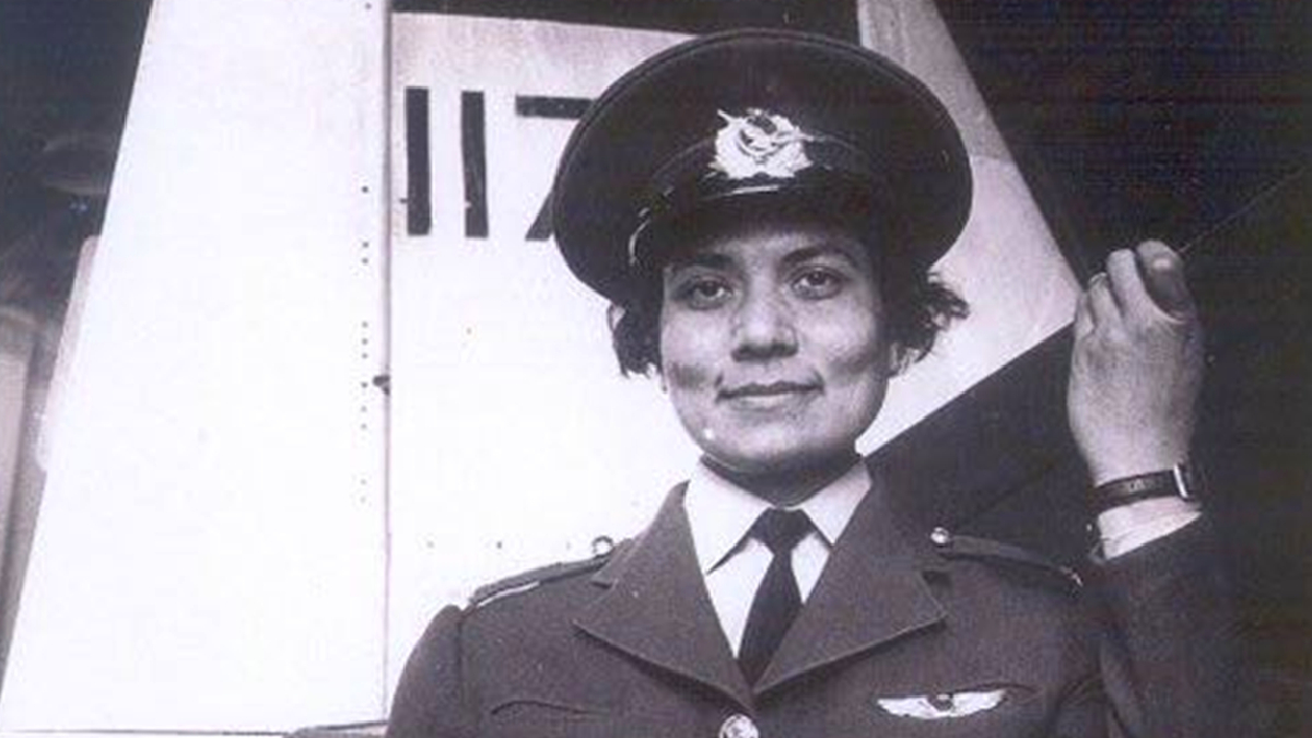 Milli Savunma Bakanl��� NATO'nun ilk kad�n jet pilotu Alt�n�eki�'i and�