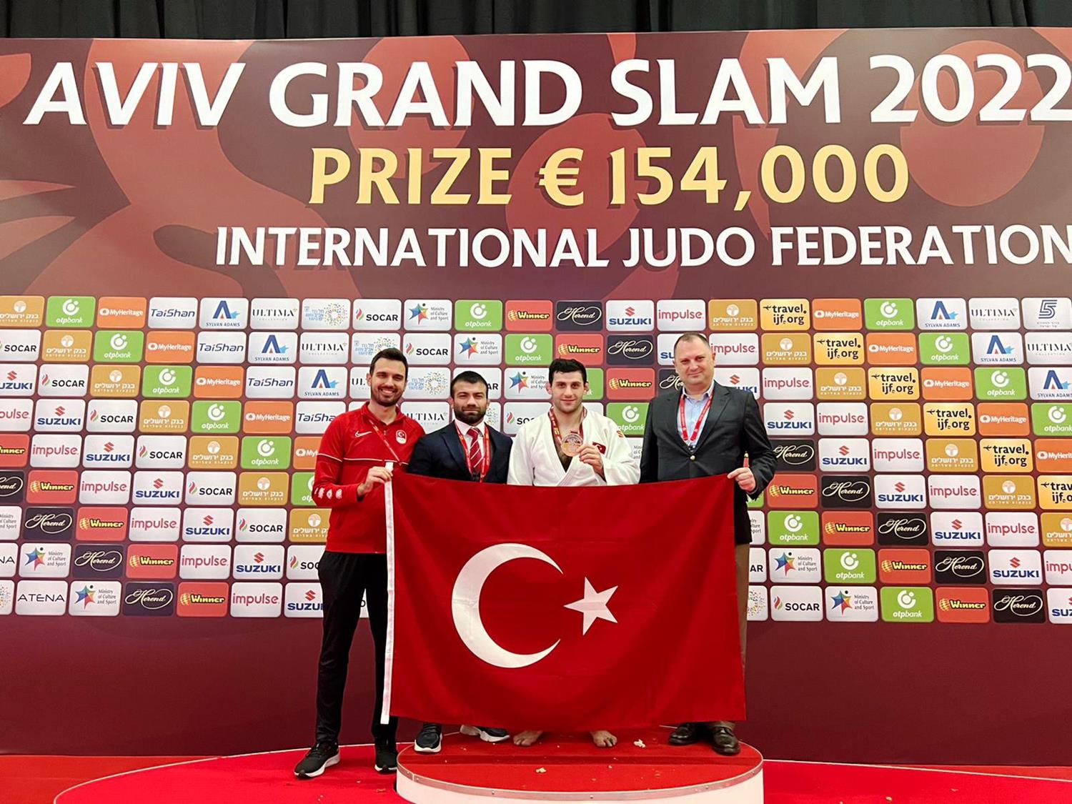 Tel Aviv Judo Grand Slam'da Vedat Albayrak'tan g�m�� madalya