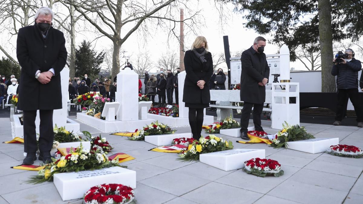 Almanya'daki rk terr saldrsnda yaamn yitirenler Hanau'da anld
