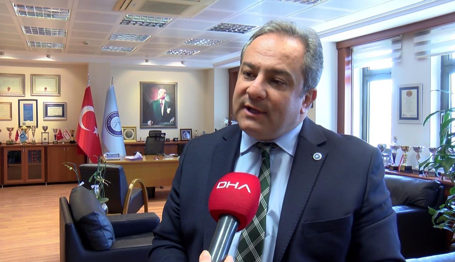 Bilim Kurulu �yesi �lhan: Az kalabal�k yerlerde maske ��kacak gibi