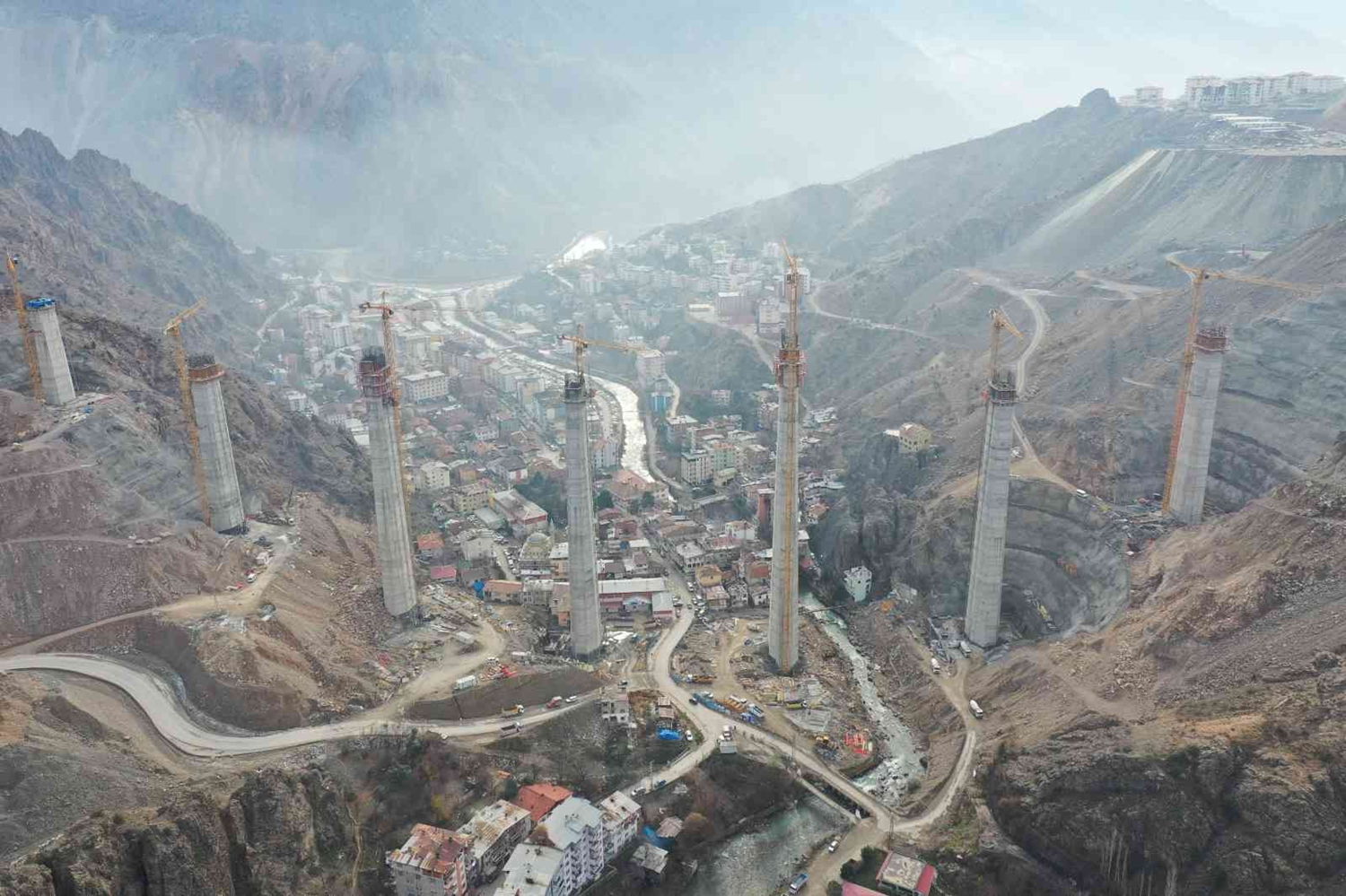 Dev viyad�kler tamamland�! T�rk m�hendisler g�revlerini 'al�nlar�n�n ak�yla' bitirdi