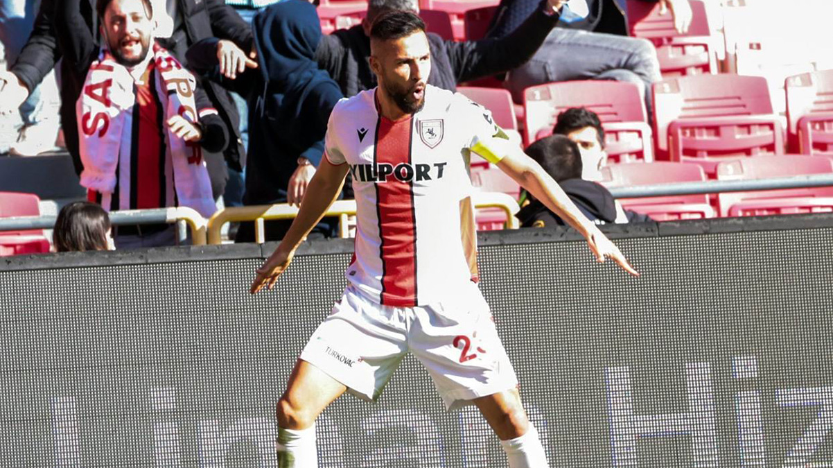 34 ya��ndaki Yasin �ztekin'den kariyer rekoru