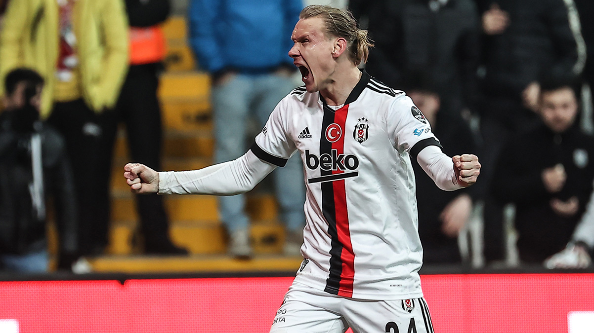 Ahmet Nur �ebi'den Domagoj Vida'da s�zle�me mesaj�