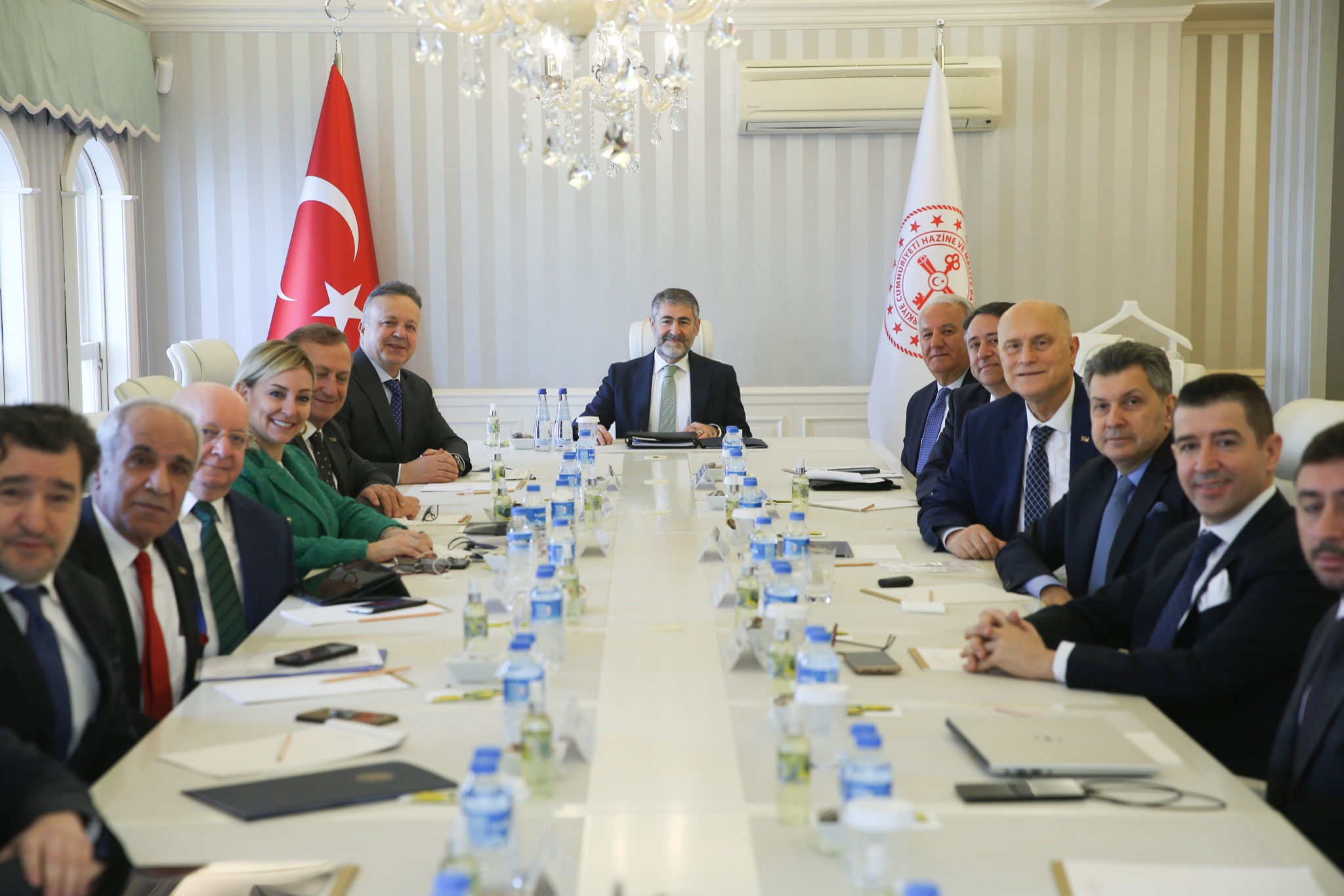 Hazine ve Maliye Bakan� Nebati T�rkiye �hracat��lar Meclisi heyetiyle bir araya geldi