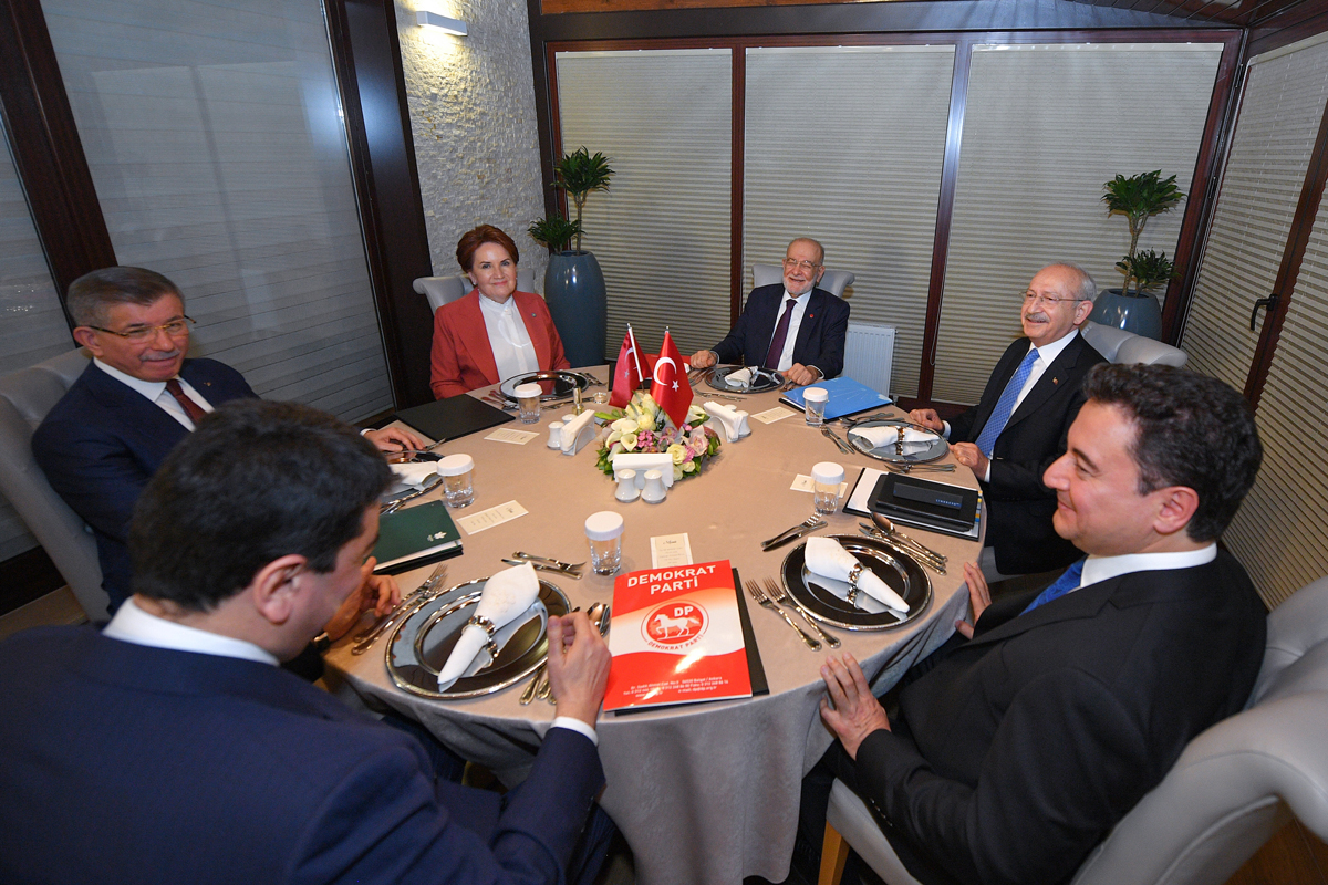 Saadet Partisi 'Yuvarlak Masa'dan rahats�z! 'Gerekirse 3. ittifak olmal�'