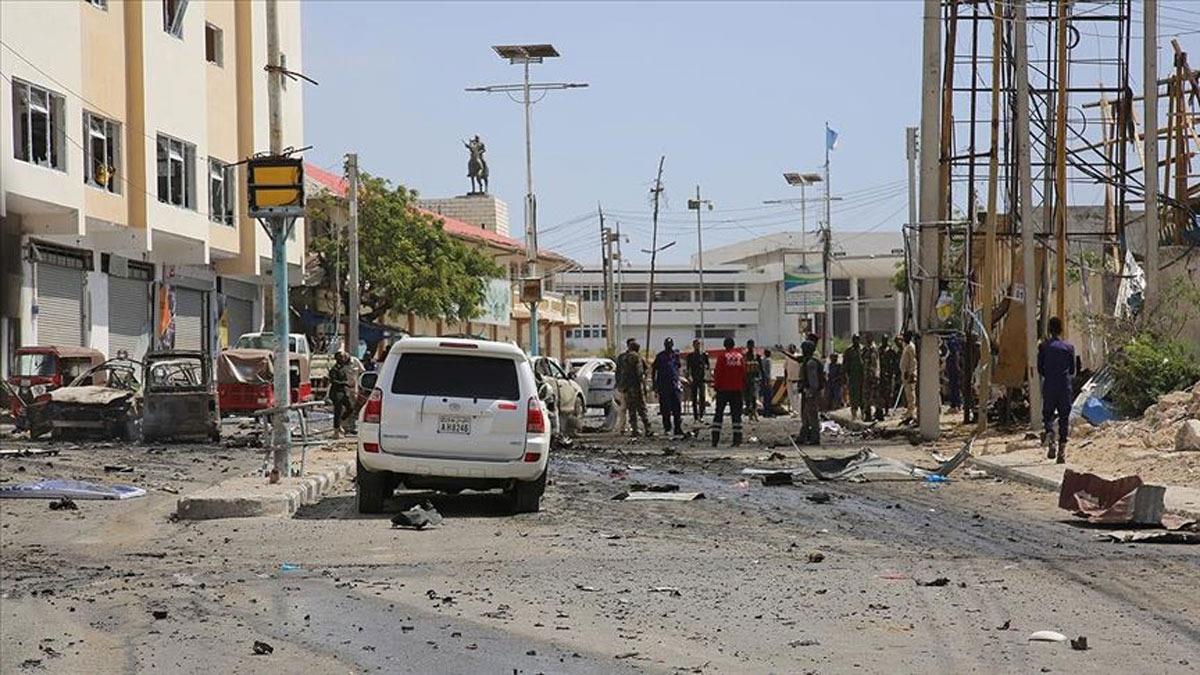 Somali'de eyalet bakanna dzenlenen bombal saldrda 2 asker ld
