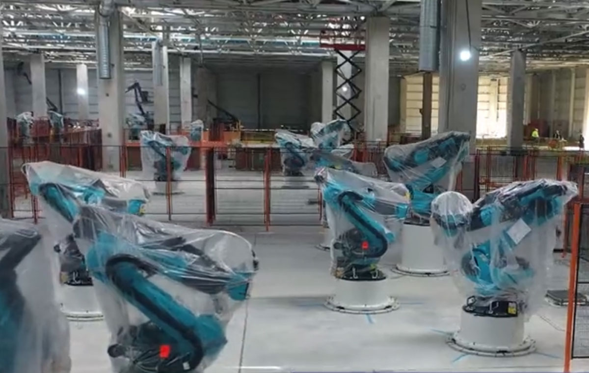 �retim hatt� robotlar� yerle�tirilmeye ba�land�