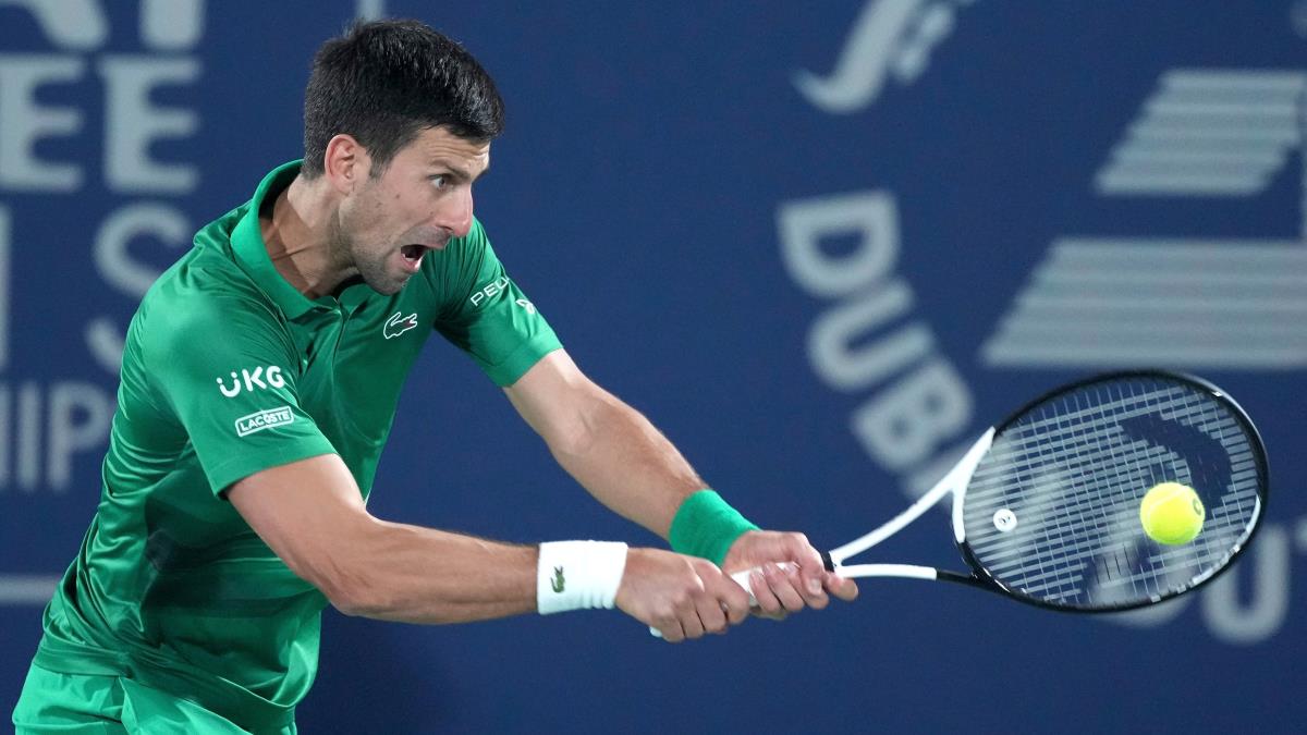 Novak Djokovic, Avustralya'dan snr d edildikten sonra Dubai'de korta kt