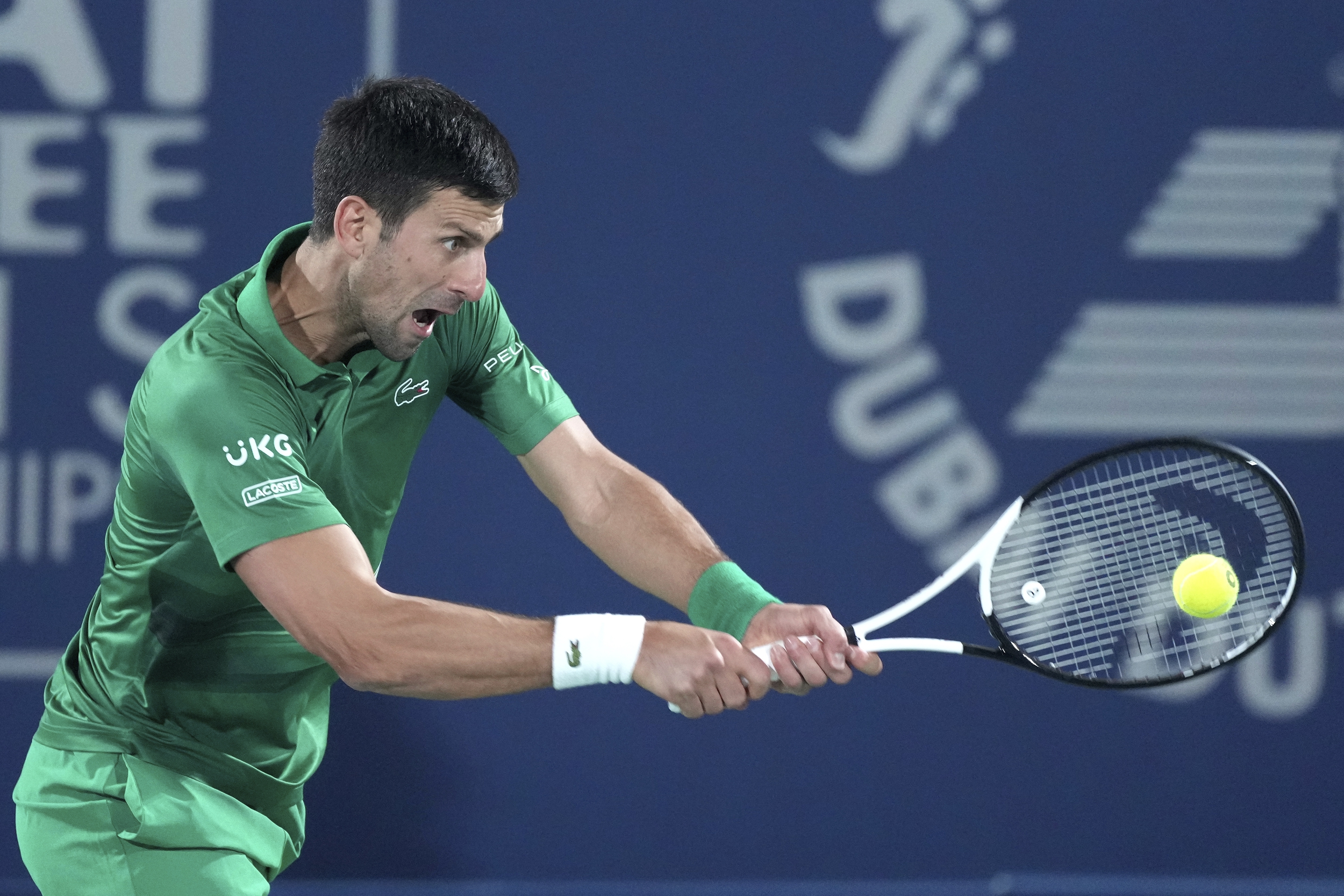 Novak Djokovic, Avustralya'dan s�n�r d��� edildikten sonra Dubai'de korta ��kt�