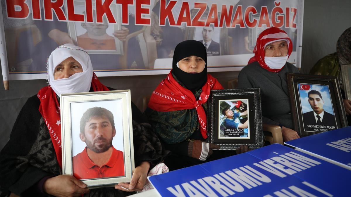 ki terristin teslim olmas Mu'ta eylem yapan aileleri mutlu etti
