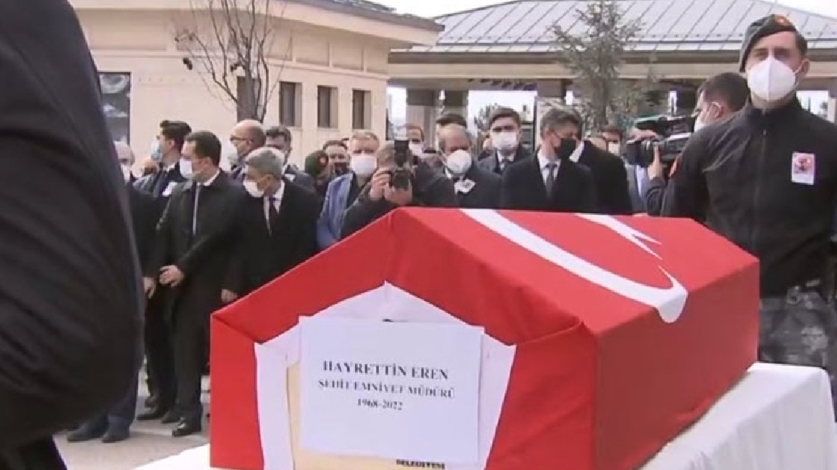 �zel Harekat �ube M�d�r� Hayrettin Eren'e veda: Son yolculu�una u�urland�