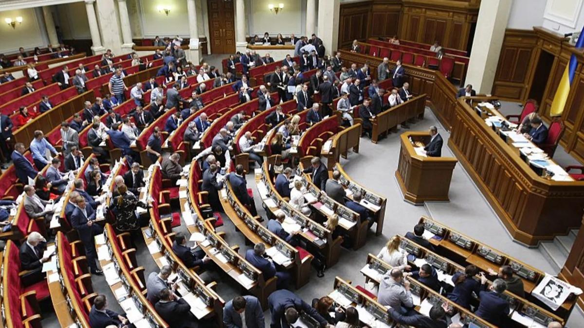 Ukrayna Parlamentosu OHAL kararn kabul etti