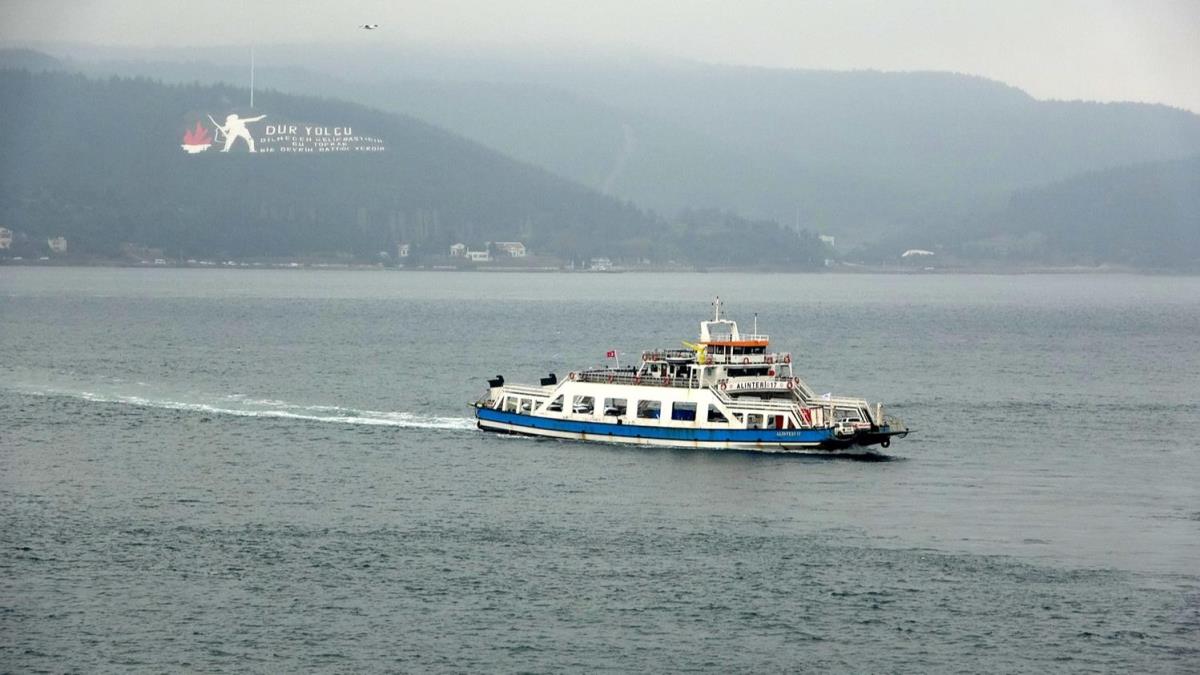 Bozcaada feribot seferleri frtna sebebiyle iptal edildi