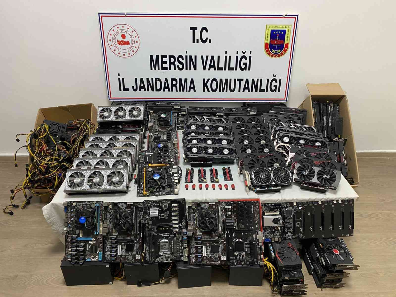 Ka�ak kripto para �retimi yapan �ah�s, su��st� yakaland�