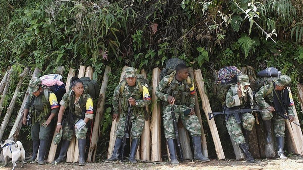 Kolombiya'nn Venezuela snrndaki operasyonunda eski 23 FARC yesi ldrld