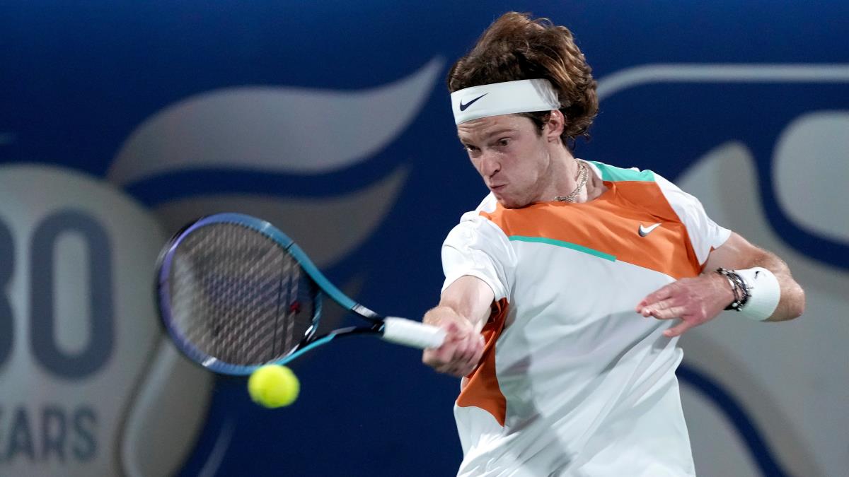 Rus tenisi Andrey Rublev'den sava kart mesaj