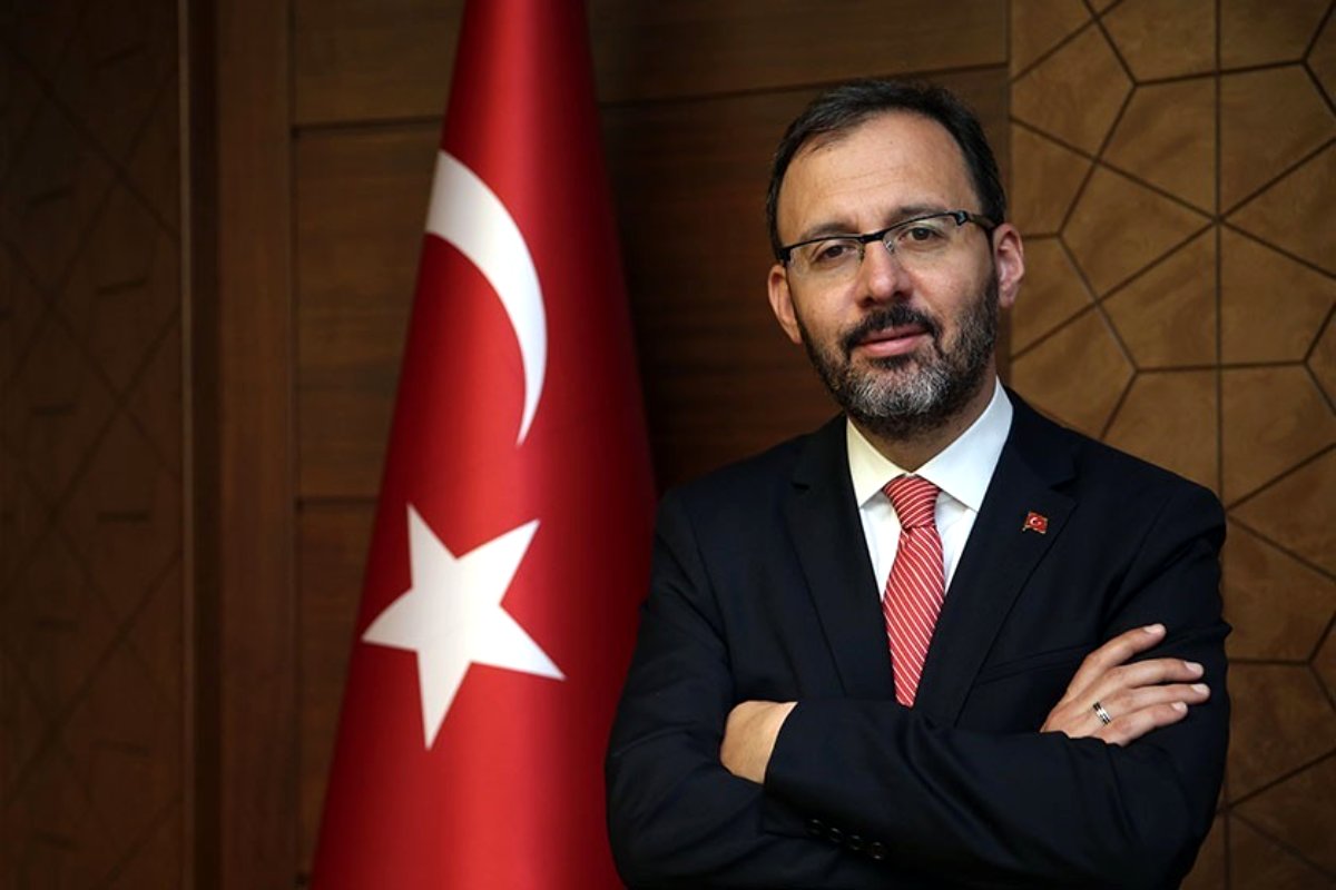 Bakan Kasapo�lu'ndan �brahim �olak'a tebrik