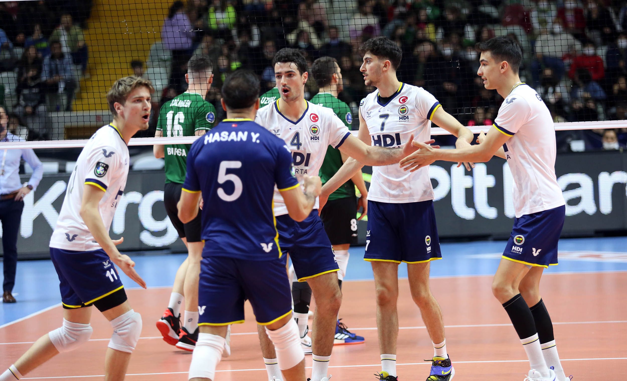 Fenerbah�e HDI Sigorta, Bursa'da set vermeden kazand�