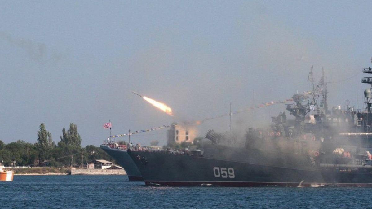 Ukrayna donanmas: Ruslar Karadeniz'de kendi uan vurdu