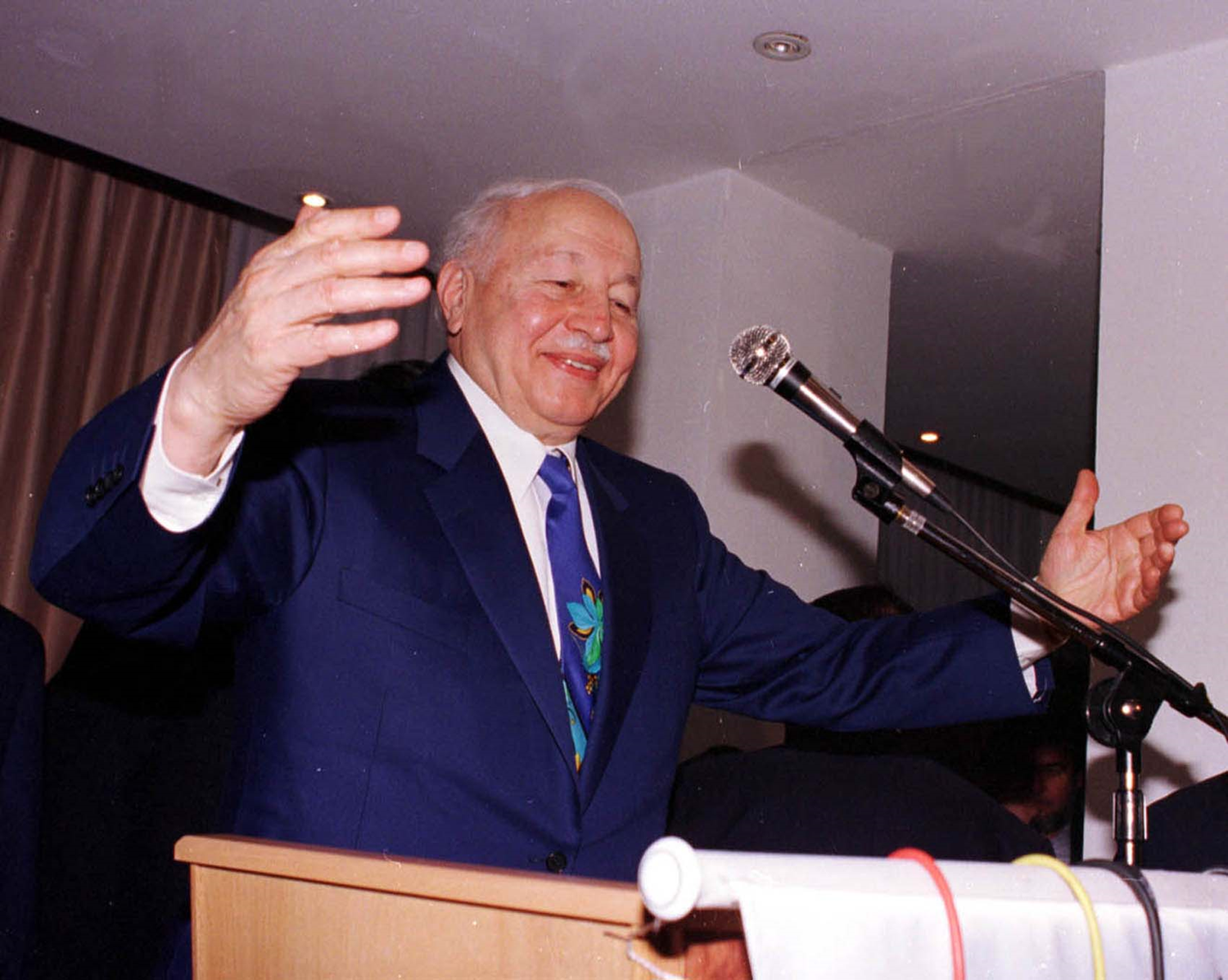 Eski ba�bakanlardan merhum Necmettin Erbakan'�, k�z� ve damad� anlatt�