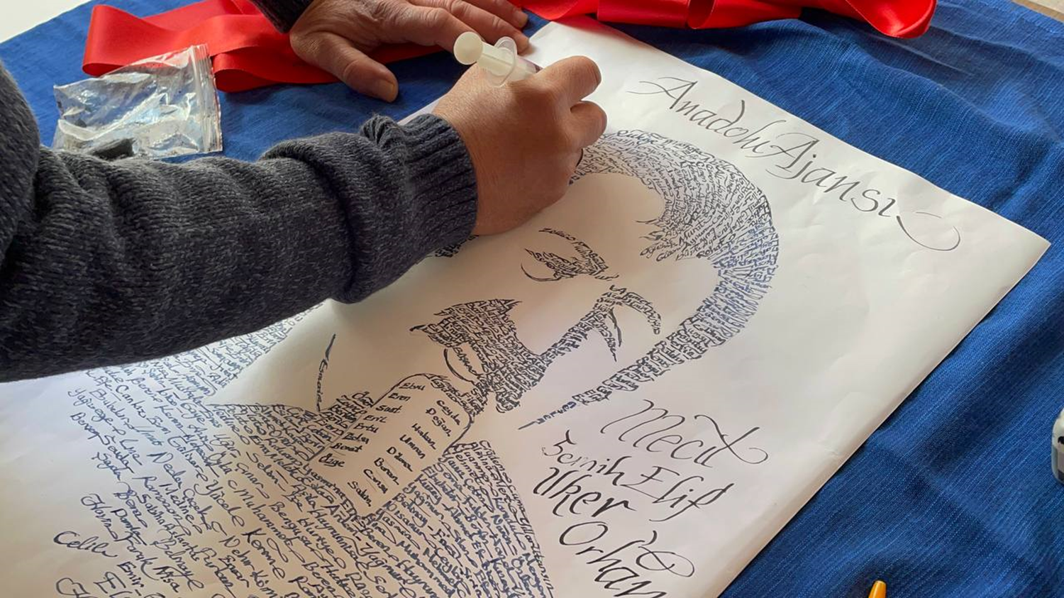 �simlerle sanat�na y�n veriyor