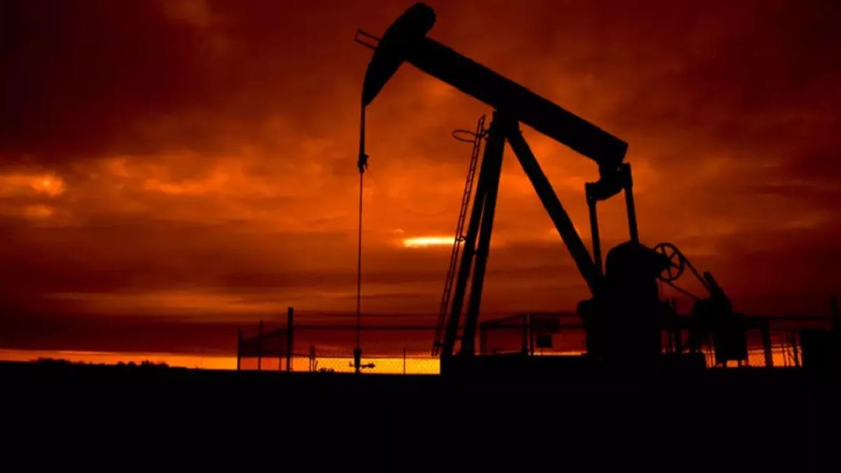 Rusya'nn Ukrayna'y igali petrol vurdu: Fiyatlarda sert art