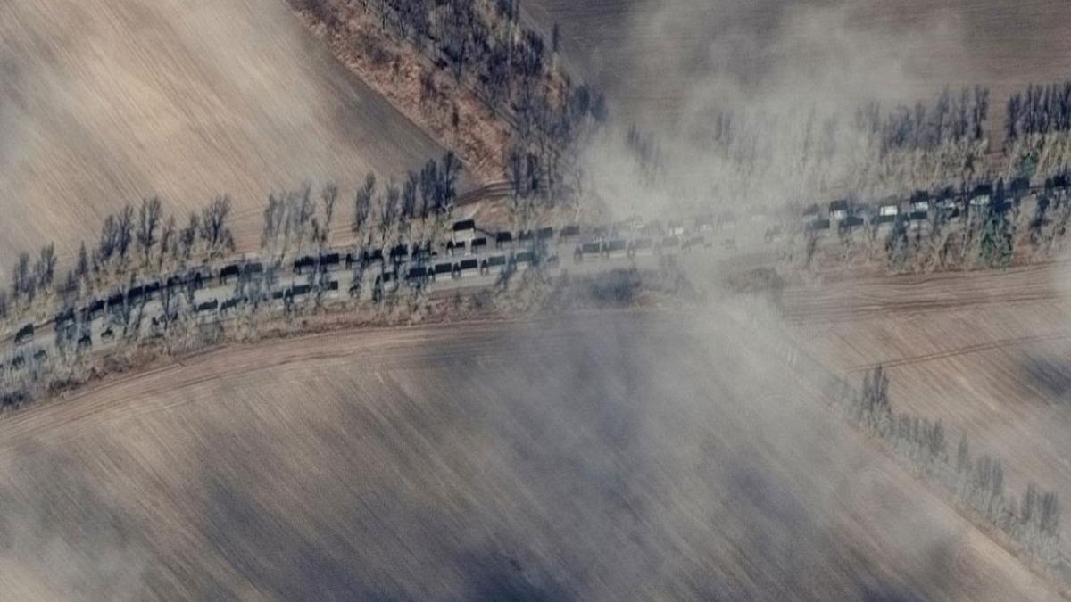 Uzaydan grntlendi! 5 km uzunluundaki Rus konvoyu Kiev'e gidiyor