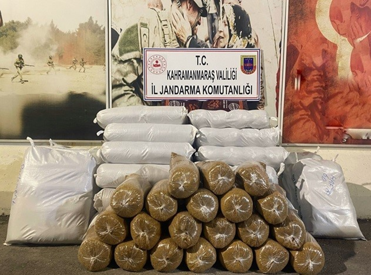 Bir ara�ta 470 kilogram ka�ak t�t�n bulundu