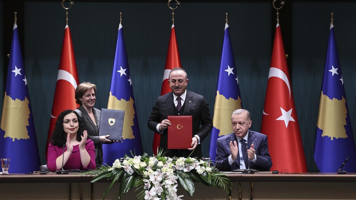 Trkiye ile Kosova arasnda 3 anlama imzaland
