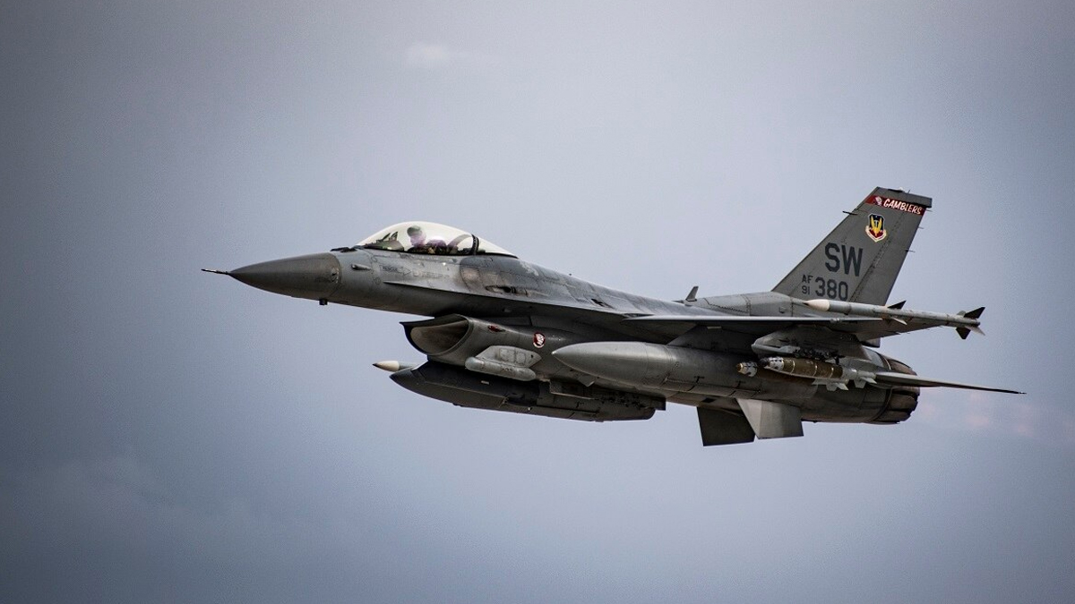 Kom�uda F-16 endi�esi! Acil m�zakere �a�r�s�nda bulundular...