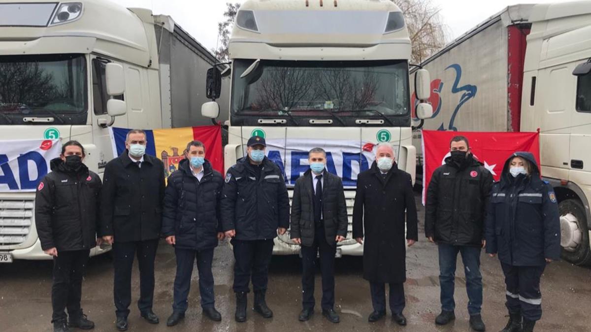 8 tr insani yardm malzemesi Moldova ve Ukrayna'da yetkililere teslim edildi