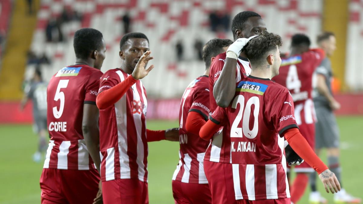 Sivasspor, Fatih Karagmrk' tek golle geerek yar finale ykseldi