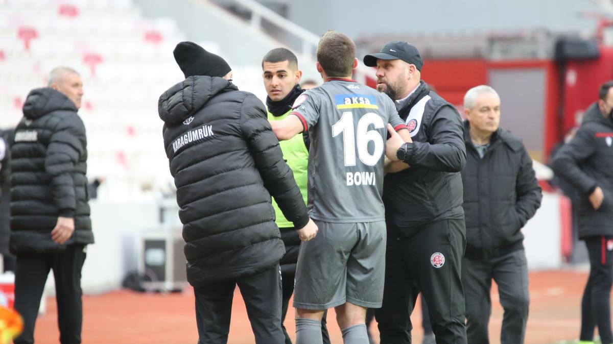 Sivasspor, Fatih Karagmrkl Fabio Borini iin ''gemi olsun'' mesaj yaymlad