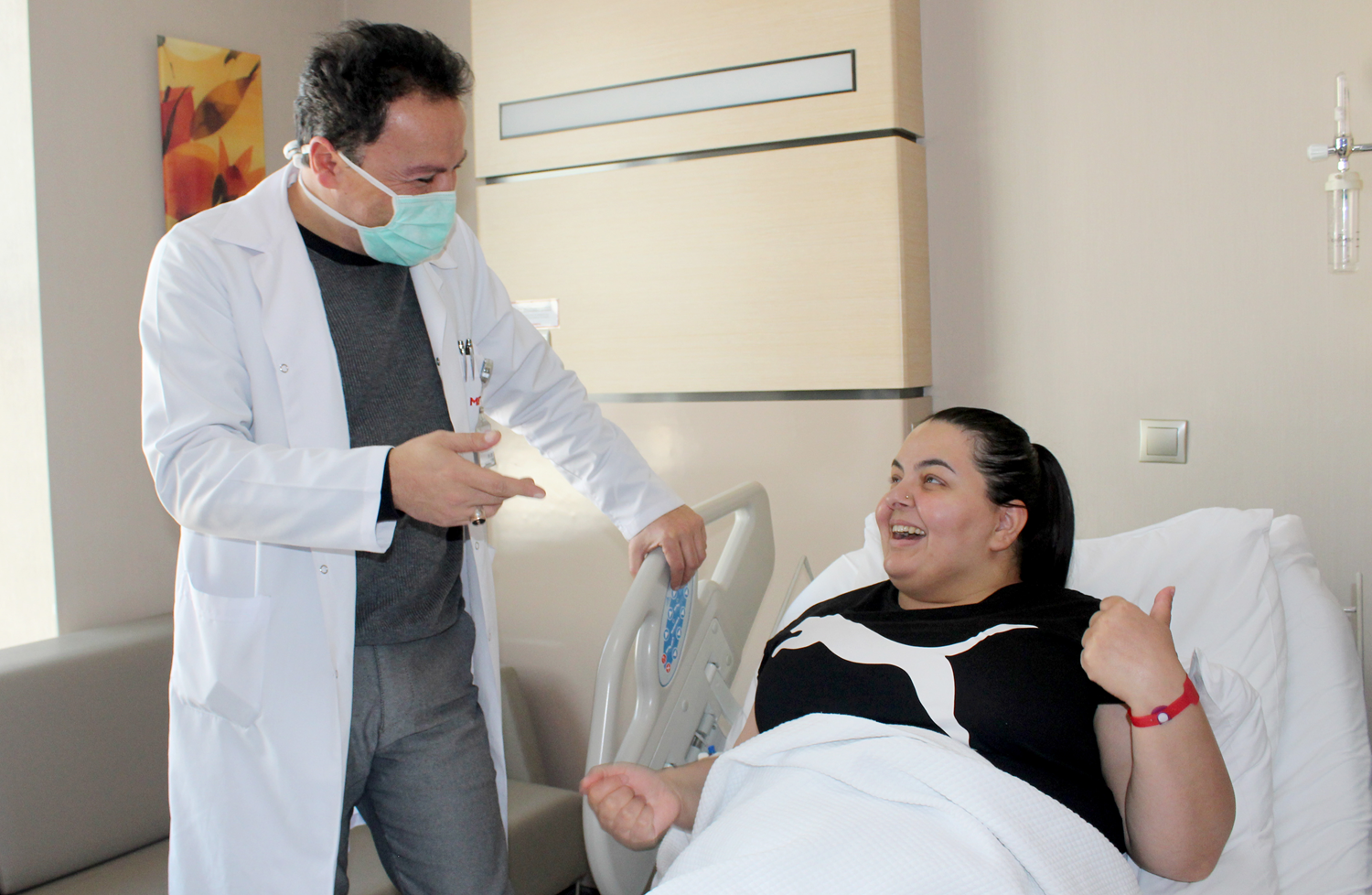 Mide k���ltme ameliyat� i�in Yeni Zelanda'dan T�rkiye'ye geldi